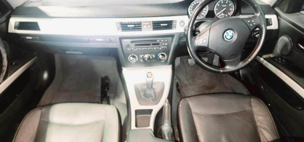 2009 BMW 320i E46